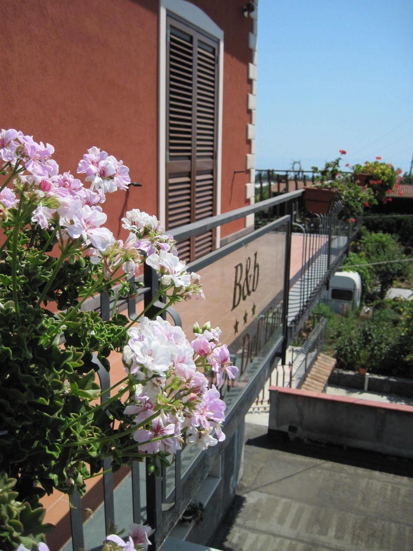Anthea Dell' Etna Bed and Breakfast Santa Venerina Buitenkant foto