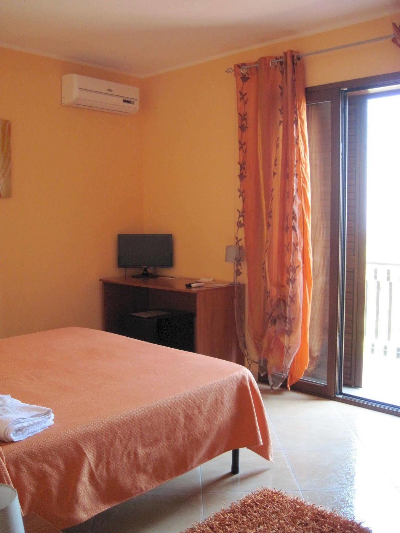 Anthea Dell' Etna Bed and Breakfast Santa Venerina Buitenkant foto