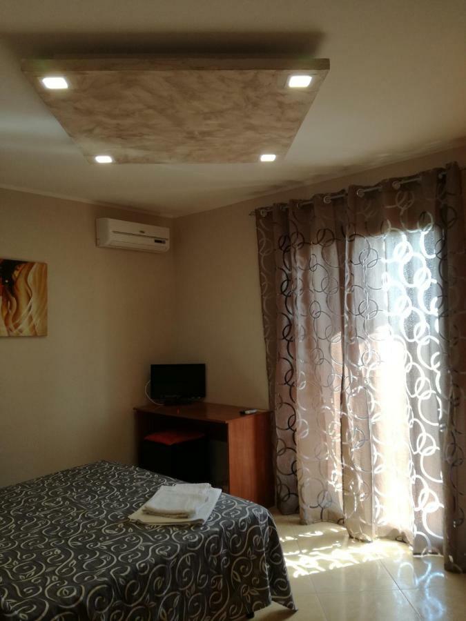 Anthea Dell' Etna Bed and Breakfast Santa Venerina Buitenkant foto